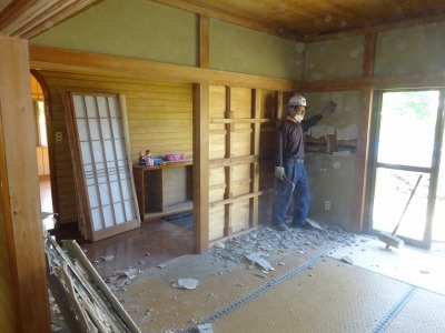 解体前のお祓いをした古い家の解体工事が始まりました