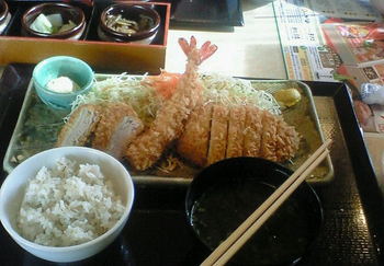 ランチタイムです(^Q^)/^