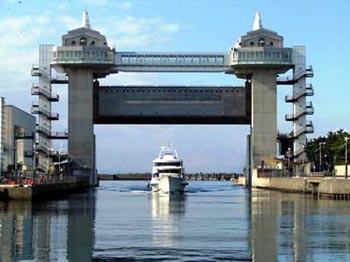 沼津大型水門「びゅうお」
