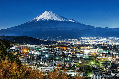 月夜の冬富士ときらめく街 月夜の冬富士ときらめく街