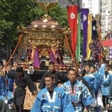 ソイヤ!ソイヤ!平安装束で神輿行列…東京・神田祭