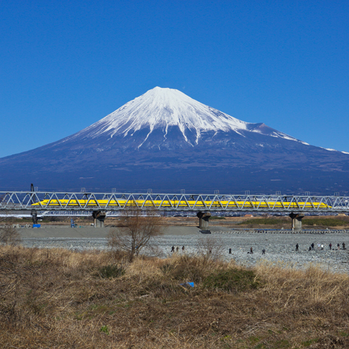 ドクターイエロー カメラマンが集まってきた ドクターイエロー カメラマンが集まってきた