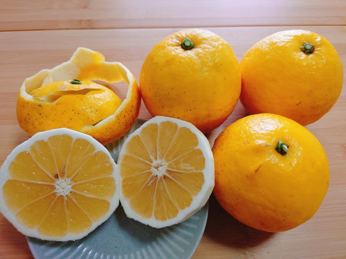 河津産ニューサマーオレンジの食べ方です~(^^♪ 河津産ニューサマーオレンジの食べ方です~(^^♪