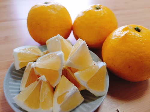 河津産ニューサマーオレンジの食べ方です~(^^♪ 河津産ニューサマーオレンジの食べ方です~(^^♪