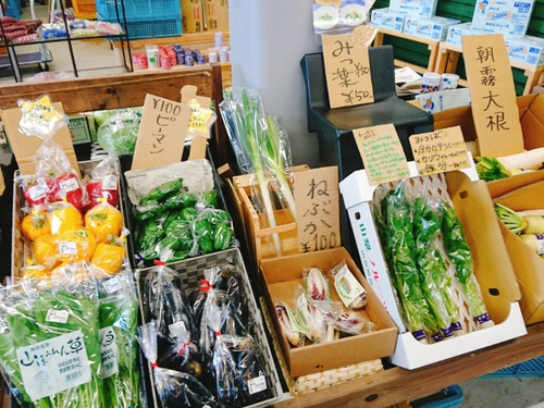 西麓市場@三島市で、箱根西麓三島野菜をゲット! 西麓市場@三島市で、箱根西麓三島野菜をゲット!