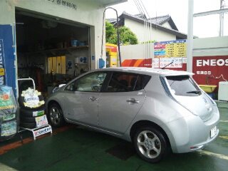 日産リーフを充電しました。