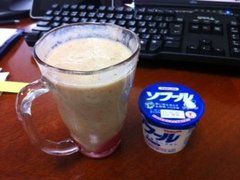 フルーツジュースで朝食を