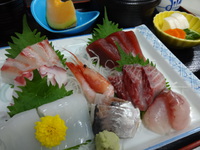 お刺身定食もやっております。23日のお知らせも。