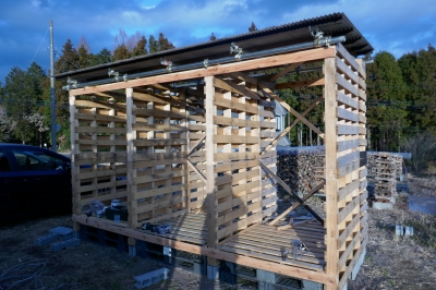 木製パレット薪棚2号基作り ～ ⑥ 水平面の歪み対策