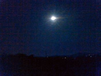 今夜の月はきれいに見えてますね♪
