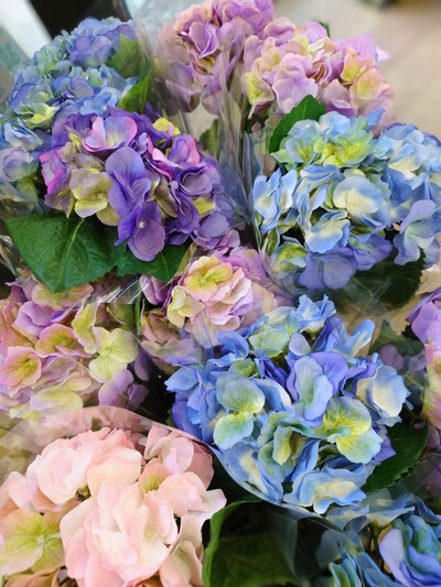 お墓や仏壇に「造花」っていいのでしょうか?ダメなのでしょうか? お墓や仏壇に「造花」っていいのでしょうか?ダメなのでしょうか?