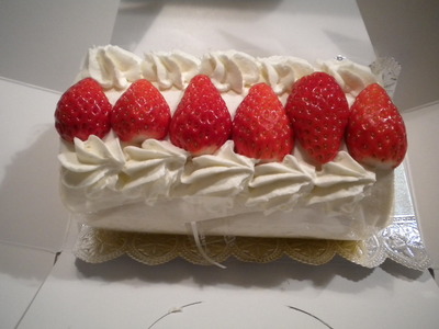 イチゴのロールケーキ