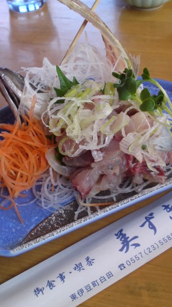 海を見ながらランチ