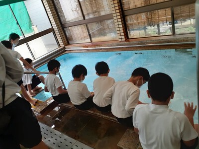 函南町の３年生が総合学習で、畑毛温泉富士見館へ見学にきました。