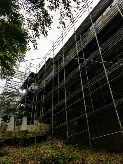 傾斜地に家を建てる 傾斜地に家を建てる