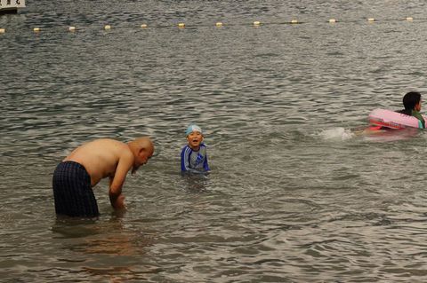 台風なのに戸田の御浜海水浴場