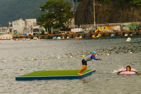 台風なのに戸田の御浜海水浴場