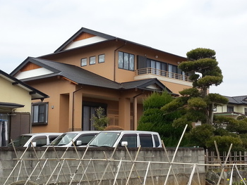 韮山長崎T邸は外構工事中