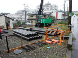 三島市川原ケ谷(株)まるくの社屋のくい打ち始まる