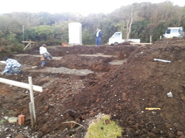 芦ノ湖高原別荘地のT邸は杭打ちから基礎工事へ