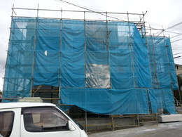 三島市川原ケ谷まるく㈱は外回り完了内部進む