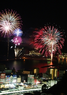 この夏最後!!熱海海上花火大会 この夏最後!!熱海海上花火大会