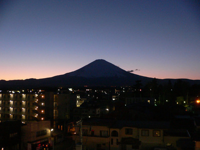 御殿場市内の夜景と富士山 御殿場市内の夜景と富士山