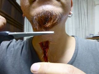 ヘナでひげもツヤツヤだったのにー!