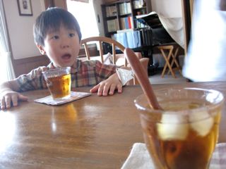 きんつば持って