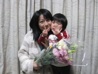 プレゼントにおおはしゃぎ