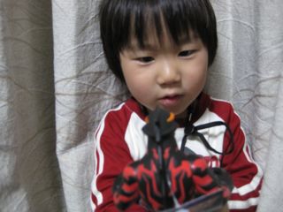 プレゼントにおおはしゃぎ