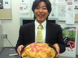 お誕生日は、メガトリプルかつ皿で♪