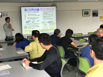 『社内セミナー実施中!』 『社内セミナー実施中!』