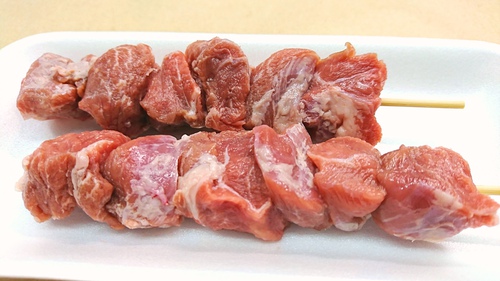 御殿場　精肉店　肉屋　おいしい　美味しい　柔らかい　人気　安い　豚肉　焼き串　ホホ　ほほ　豚カシラ串　豚かしら串