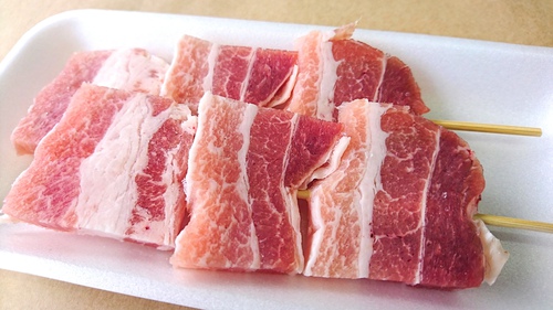 御殿場　精肉店　肉屋　おいしい　美味しい　柔らかい　人気　安い　豚肉　焼き串　豚バラ串
