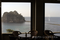 絵画のような窓。絶景の清流
