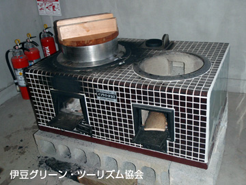 カマドにビザ