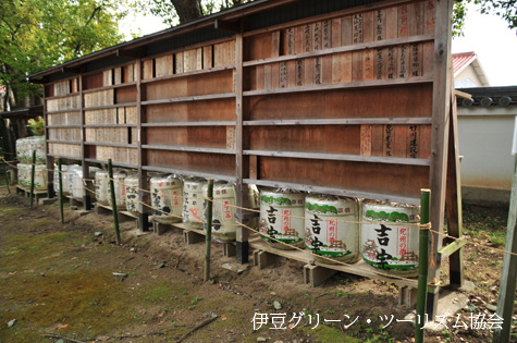 刺田比古神社の四斗樽