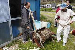 レトロ~な脱穀機