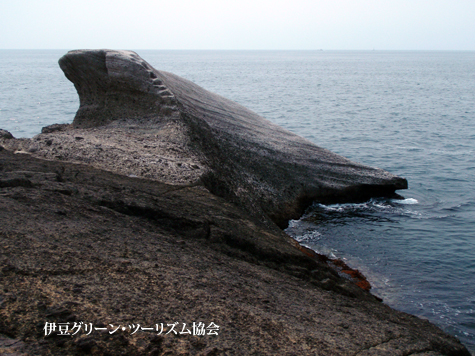 亀甲岩