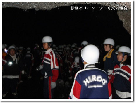 夏でもツララ、富士風穴