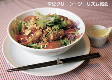 ライズカフェさんでランチ。お薦めは唐揚げ丼