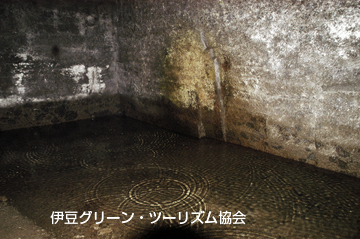 室岩洞