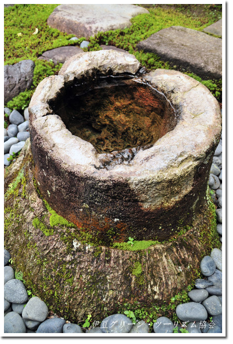 竹根石手水鉢