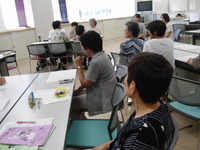 今日の午前中はすぎなの会つどい・夜明けのメロディを披露