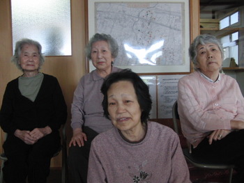 浮島地区ふれあい昼食会に参加 園児とのふれあい