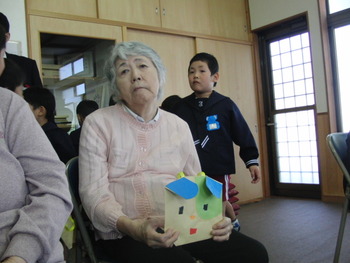 浮島地区ふれあい昼食会に参加 園児とのふれあい