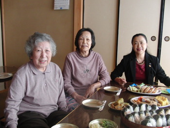 浮島地区ふれあい昼食会に参加 園児とのふれあい