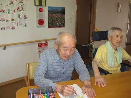 午前のひと時、ティーと塗り絵とアロマリンパマッサージ