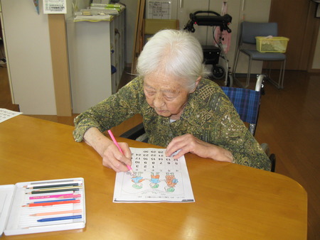 午前のひと時、ティーと塗り絵とアロマリンパマッサージ